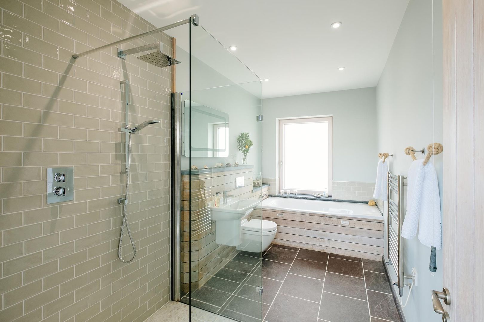 Treasure House, Polzeath | Cornwall, Perfect Stays Perfect Stays Ванная комната в рустикальном стиле Bathroom,walk in shower,rustic wood,bath,double ended bath,tiles,shower,overhead shower,wall hung toilet,wall hung basin,holiday home,beach house