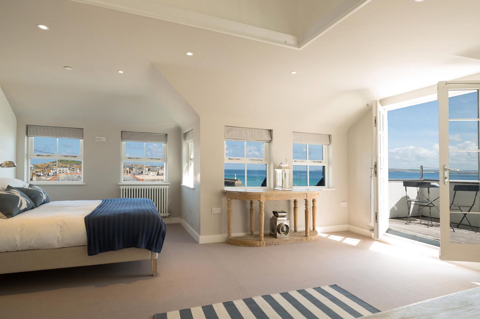 homify Quartos ecléticos Bedroom,sea views,balcony,light,luxury,holiday home