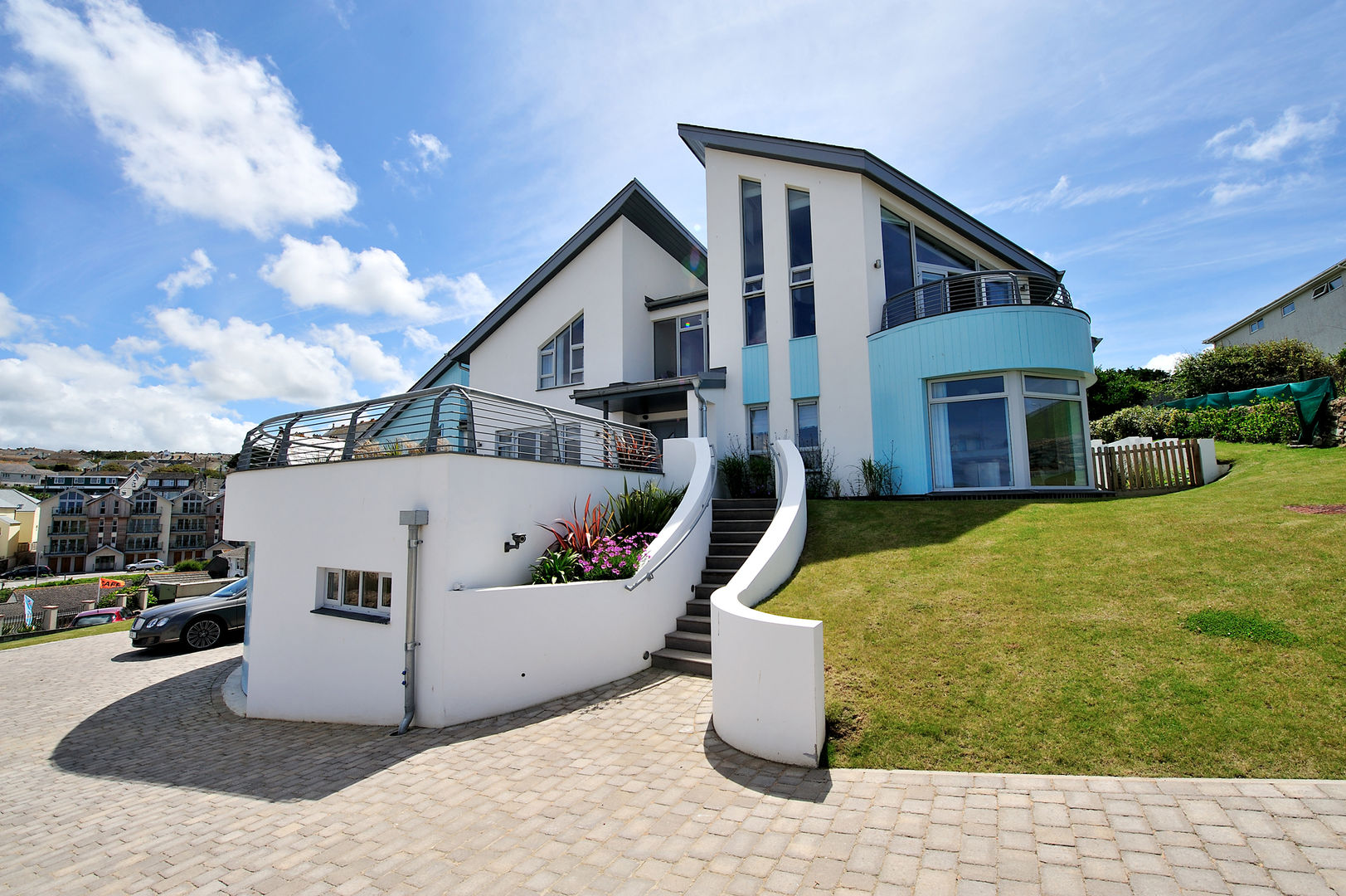 Sea House, Porth | Cornwall, Perfect Stays Perfect Stays Ausgefallene Häuser exterior,holiday home,beach house,luxury,balcony,modern