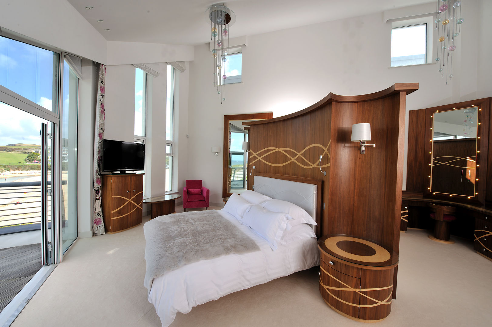 Sea House, Porth | Cornwall, Perfect Stays Perfect Stays Ausgefallene Schlafzimmer Master bedroom,bedroom,bedroom furniture,sea views,luxury,holiday home,beach house