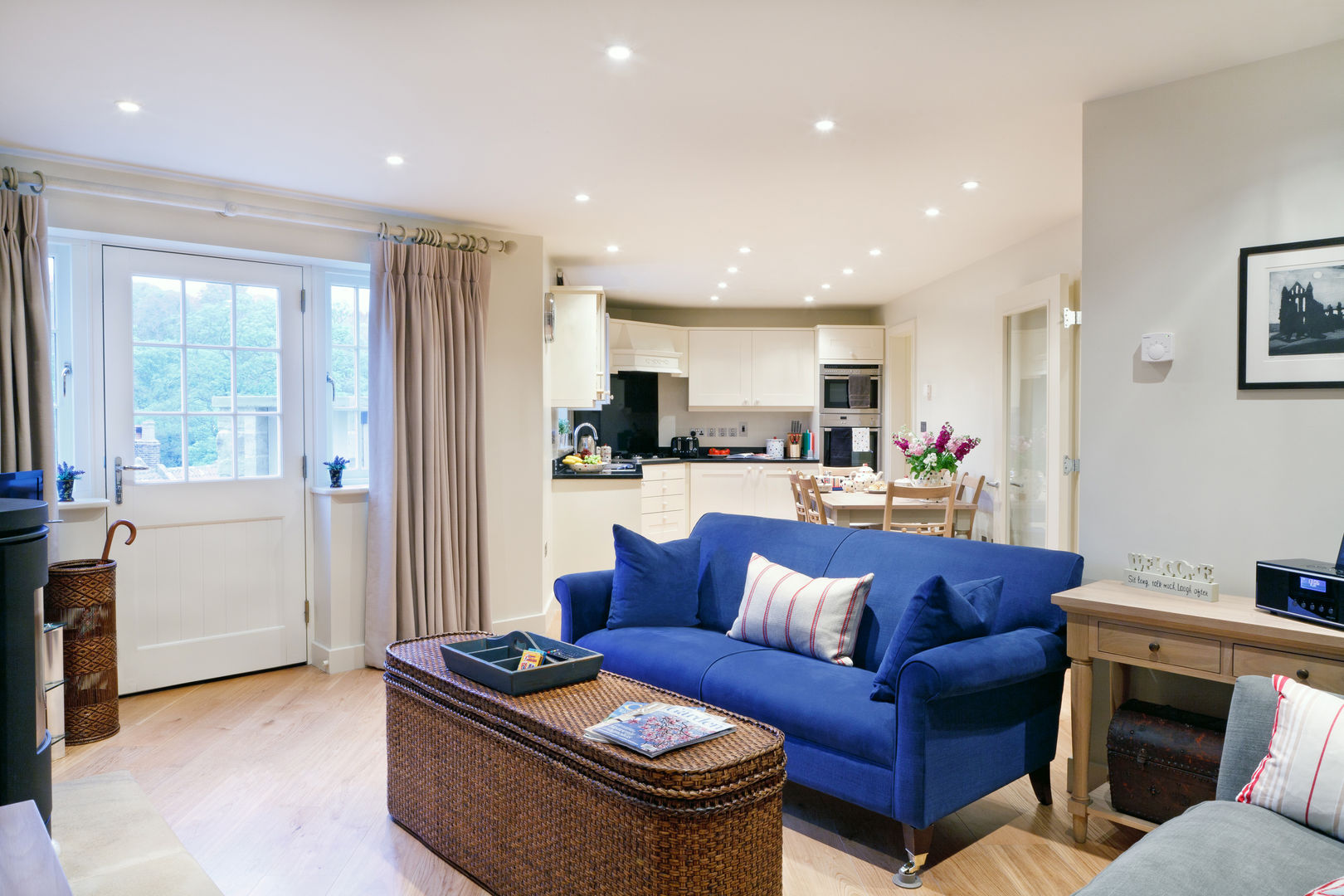 homify Living room living room,lighting,interior,holiday home,wooden flooring