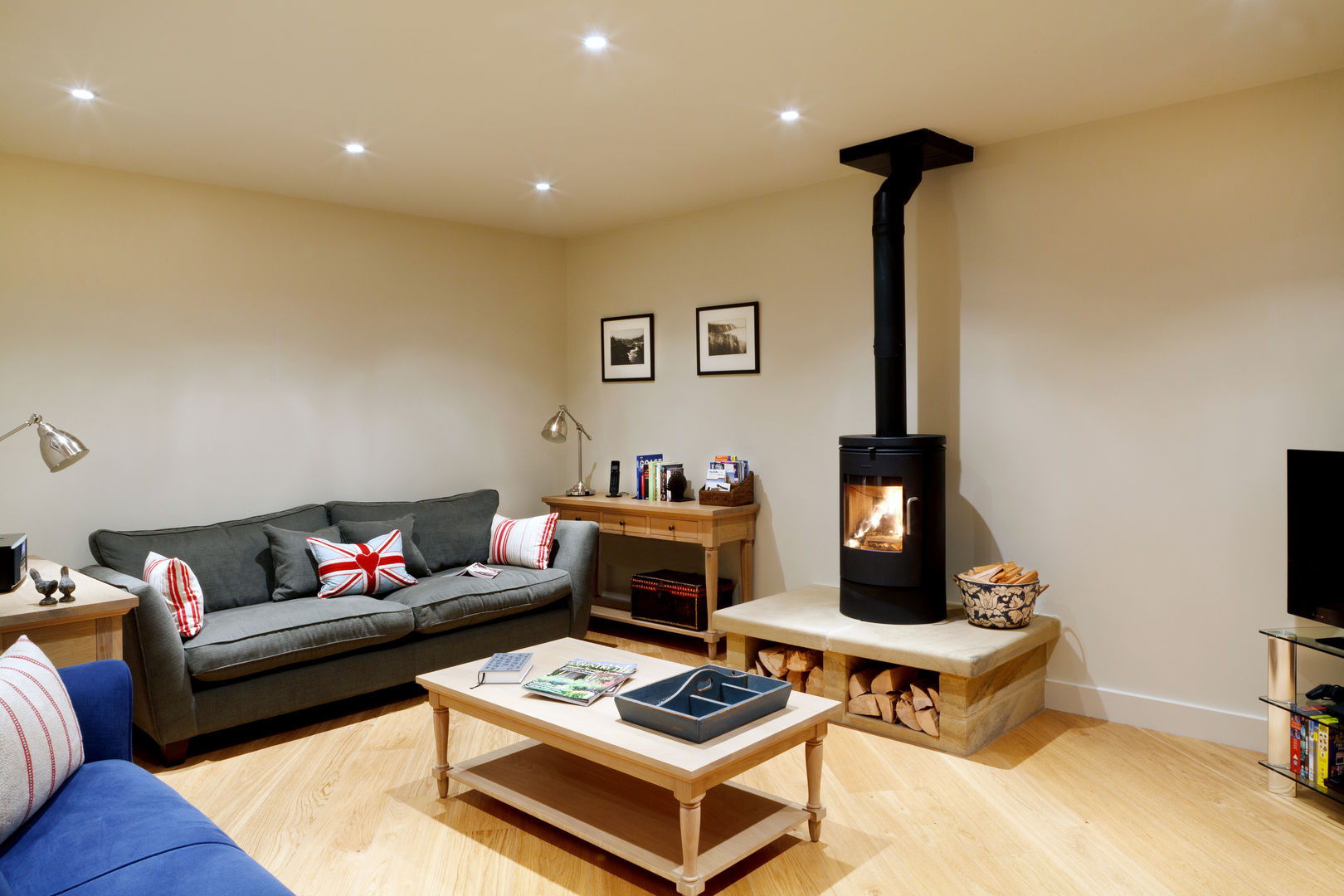 homify Living room living room,wood burner,lighting,interior,holiday home