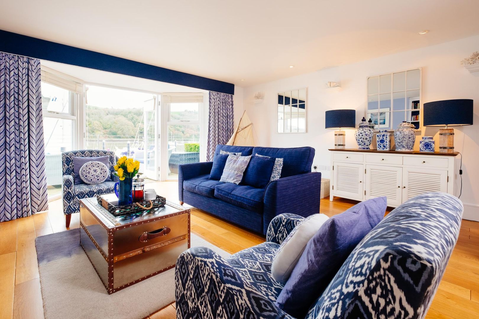 homify Salones eclécticos living room,holiday home,dartmouth,sea views,luxury