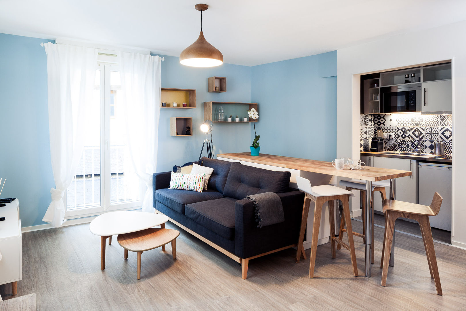 Un Appartement de 30m² Rénouvé avec un Style Scandinave, MadaM Architecture MadaM Architecture Skandinavische Wohnzimmer