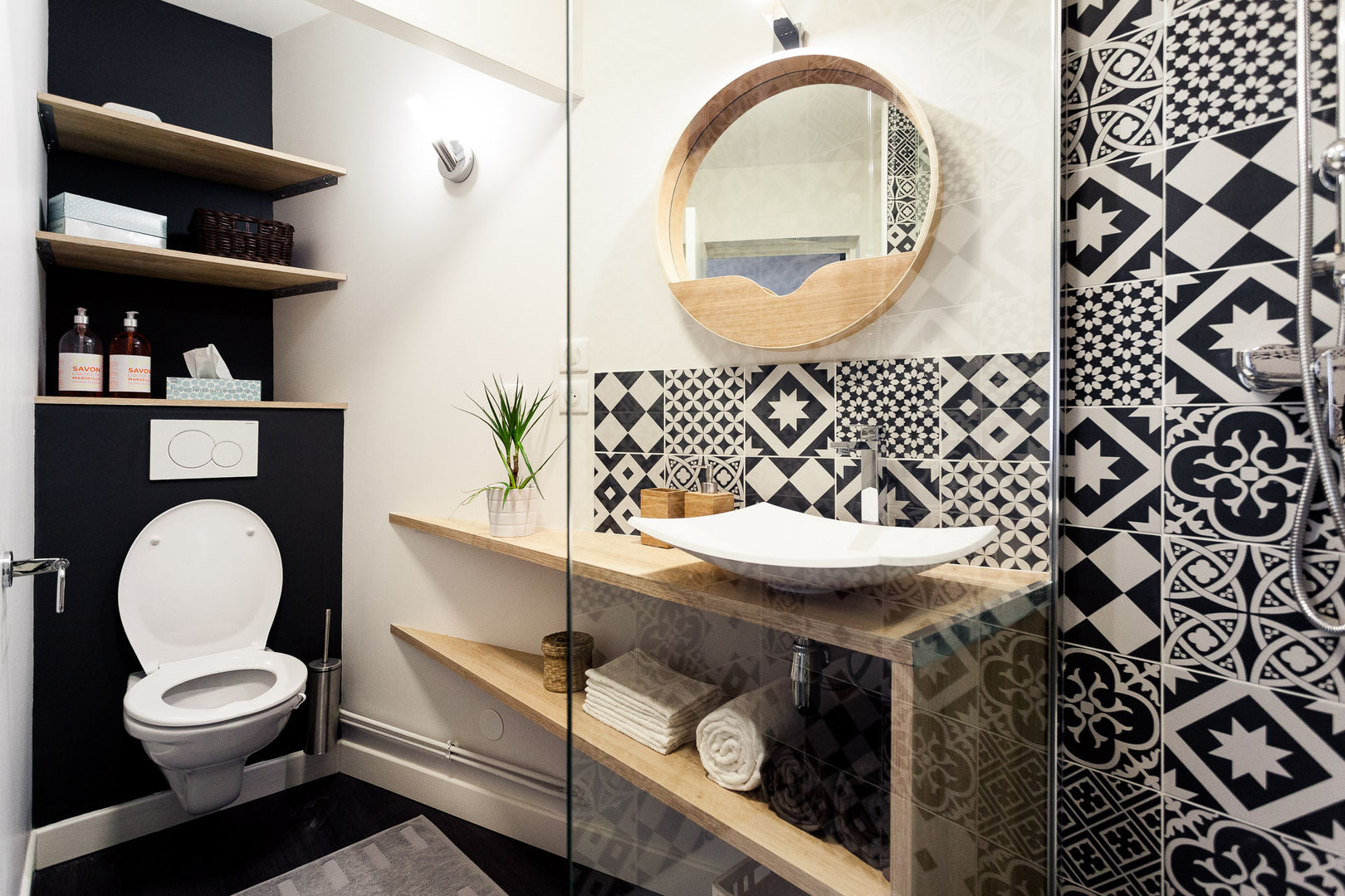 Un Appartement de 30m² Rénouvé avec un Style Scandinave, MadaM Architecture MadaM Architecture İskandinav Banyo