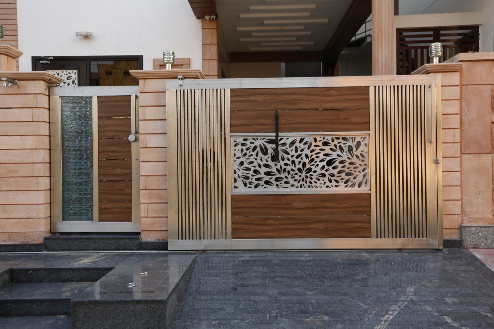 Modern Residence, RAVI - NUPUR ARCHITECTS RAVI - NUPUR ARCHITECTS Nowoczesne domy Aluminium/Cynk