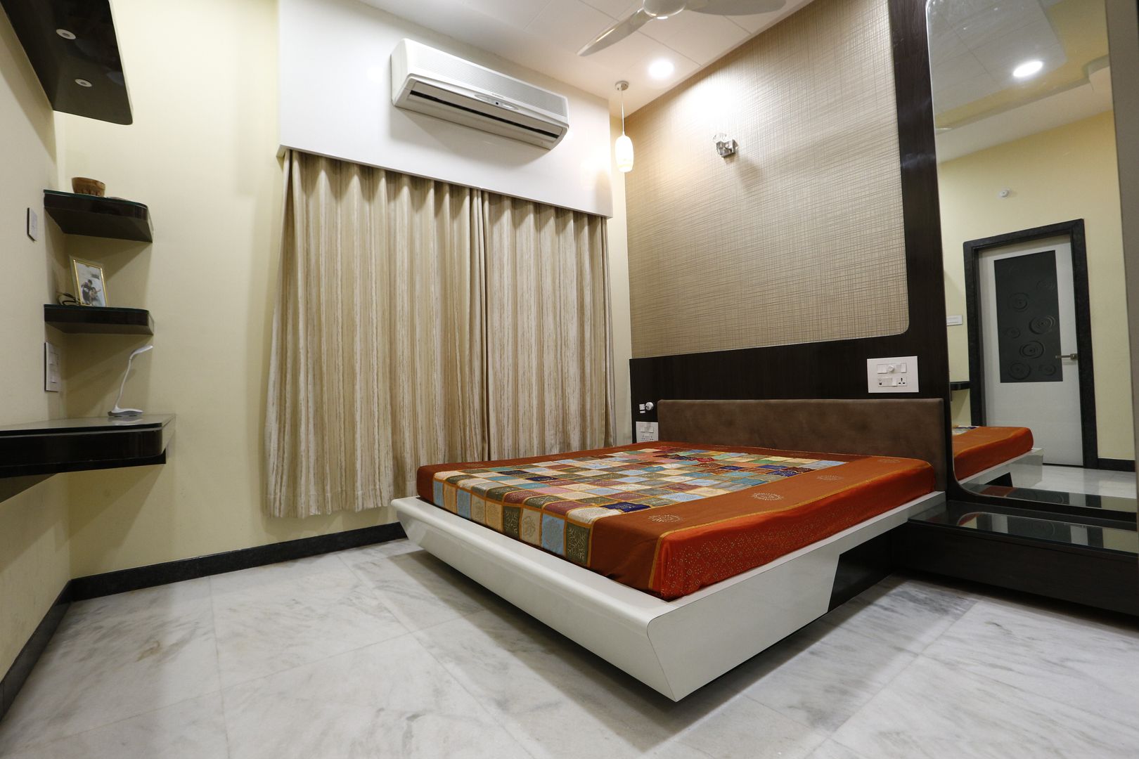 Guest Room RAVI - NUPUR ARCHITECTS Modern style bedroom