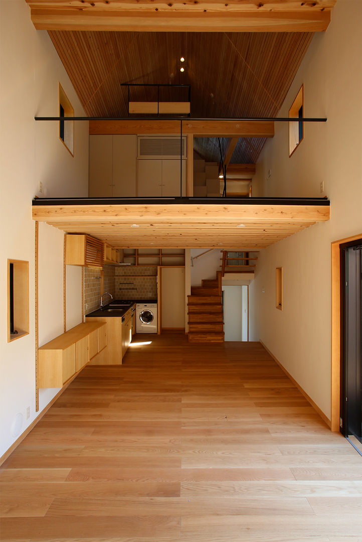 ステップフロアの住処, すわ製作所 すわ製作所 Eclectic style living room Wood Wood effect