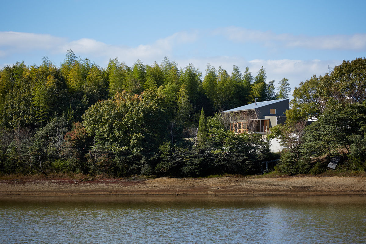 湖沼に建つ家, toki Architect design office toki Architect design office 現代房屋設計點子、靈感 & 圖片 木頭 Wood effect
