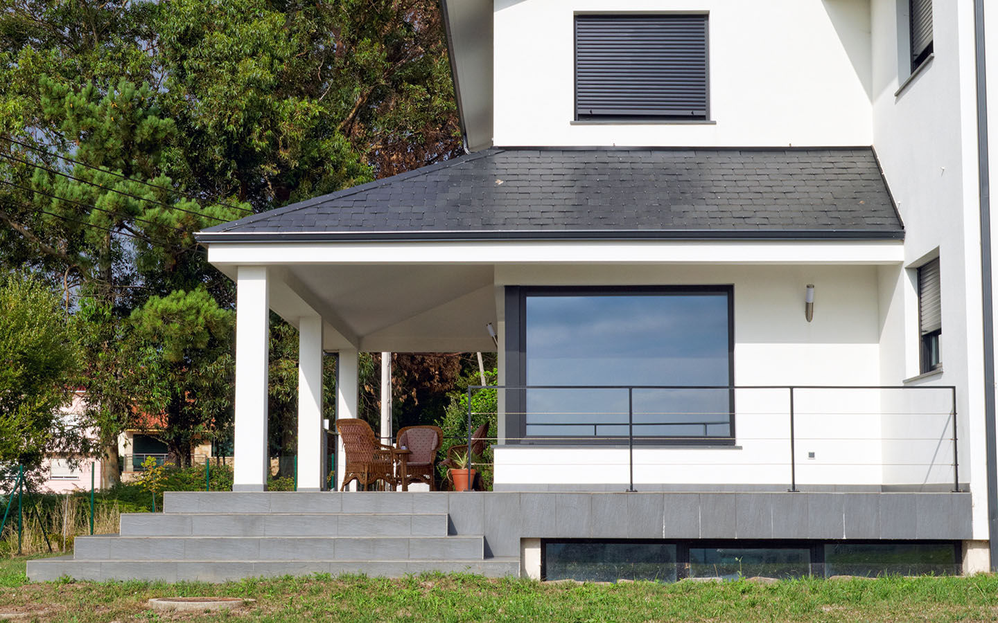 VIVIENDA UNIFAMILIAR EN FENE (Barallobre), Intra Arquitectos Intra Arquitectos Classic style houses