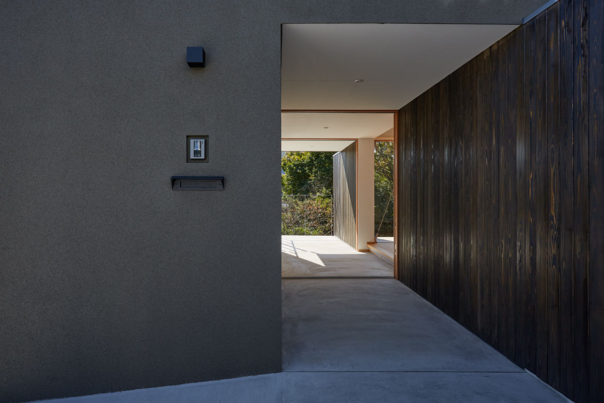 湖沼に建つ家, toki Architect design office toki Architect design office Modern Corridor, Hallway and Staircase Wood Wood effect