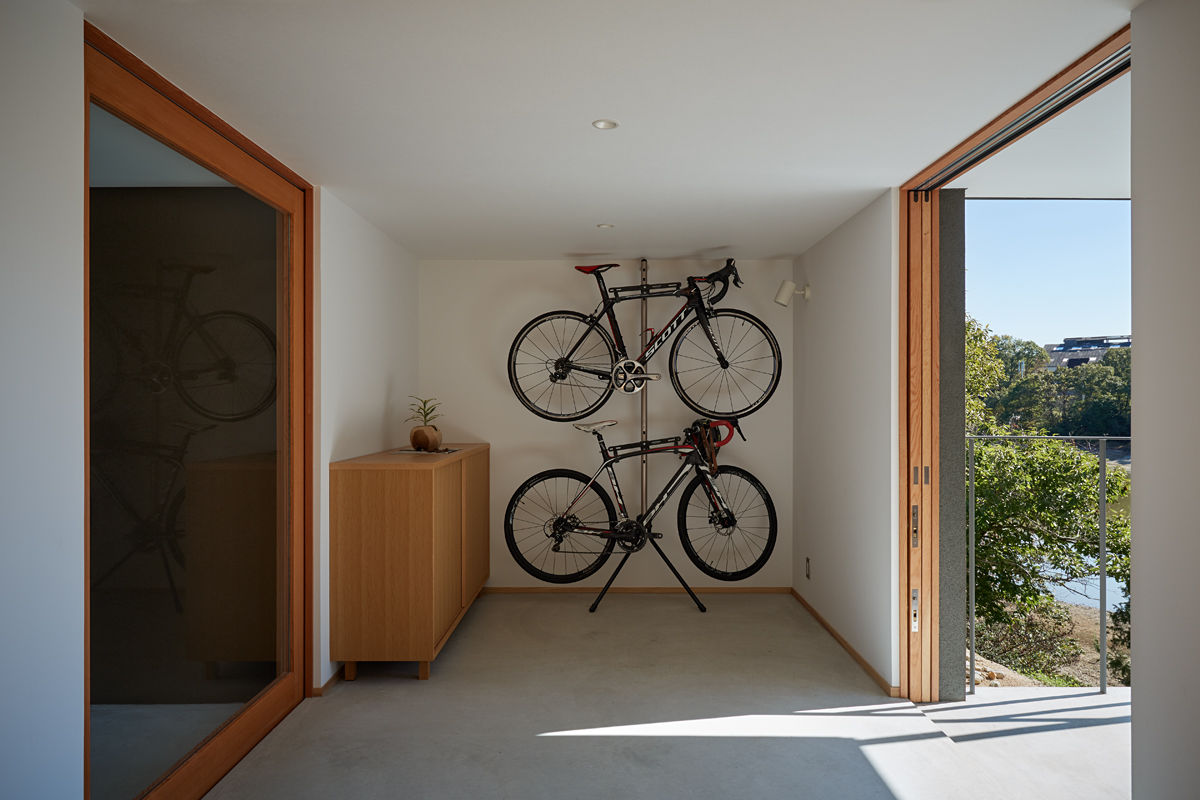 湖沼に建つ家, toki Architect design office toki Architect design office Modern Corridor, Hallway and Staircase Wood Wood effect