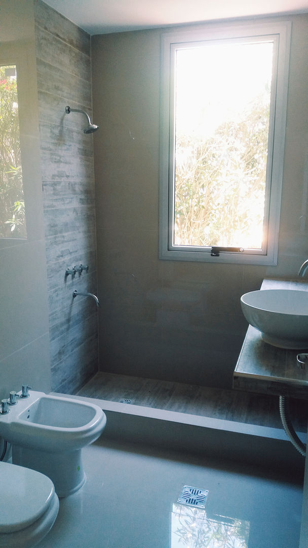 homify Minimal style Bathroom Ceramic