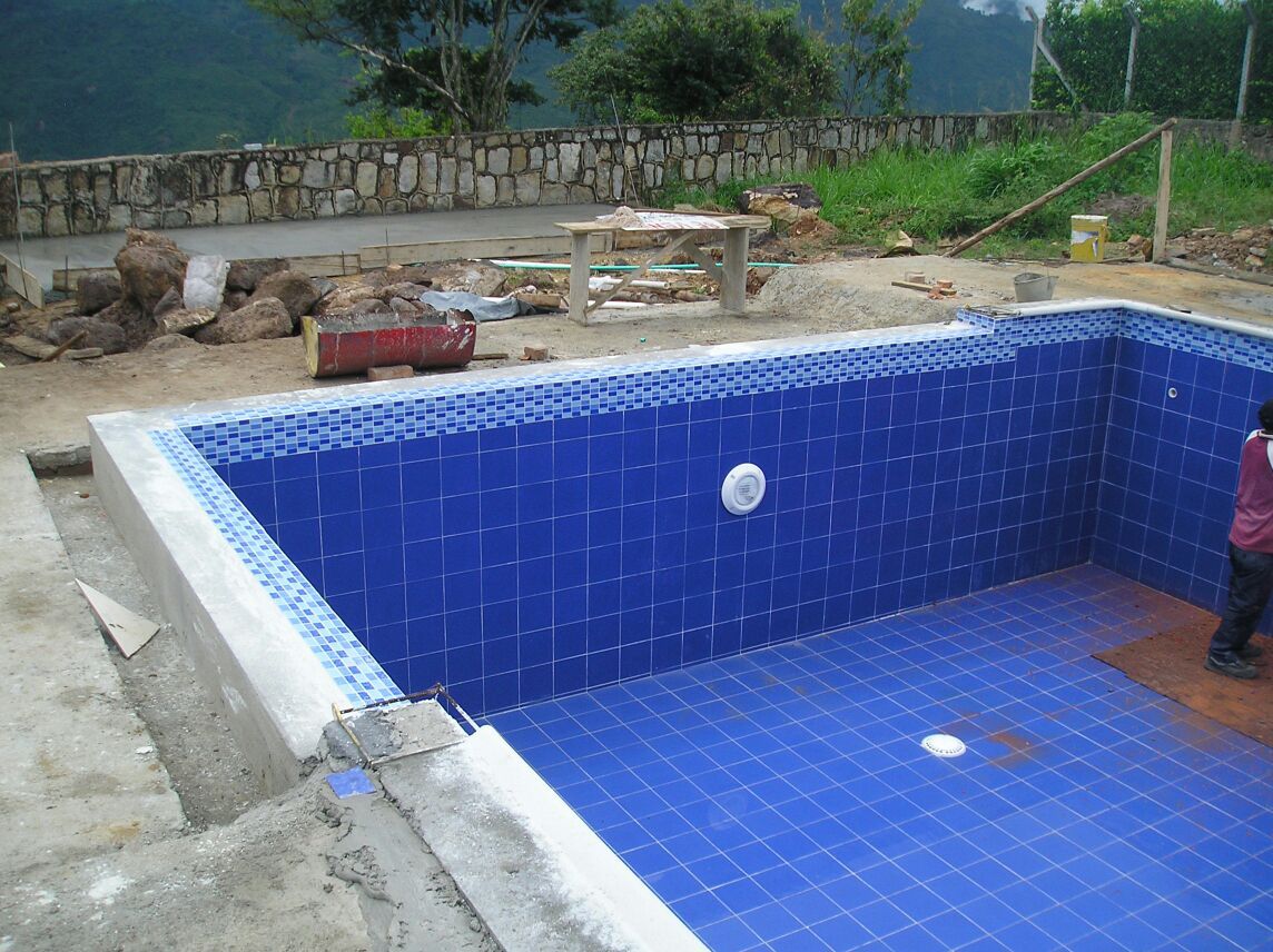 homify Modern pool