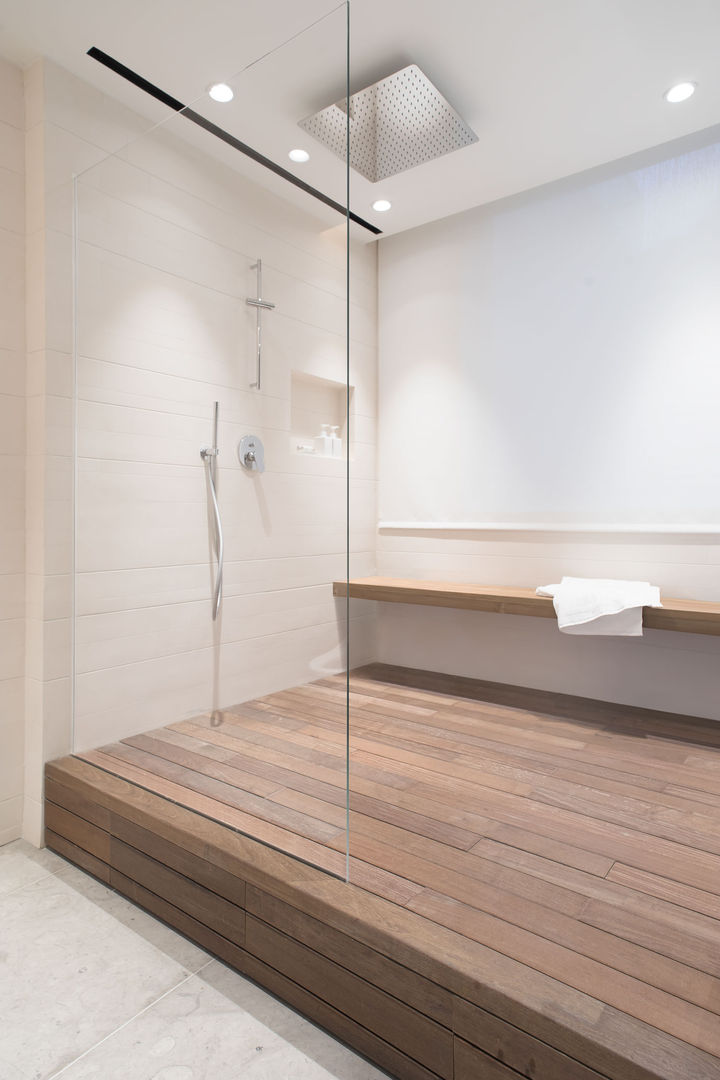 A Boundless Shower Space homify Modern Bathroom Stone