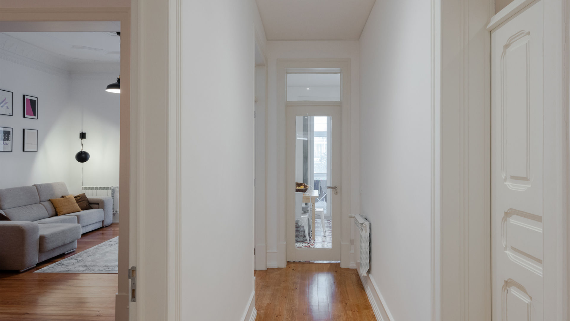 Apartamento MR — Bairro das Colónias, Lisboa, FMO ARCHITECTURE FMO ARCHITECTURE Colonial style corridor, hallway& stairs