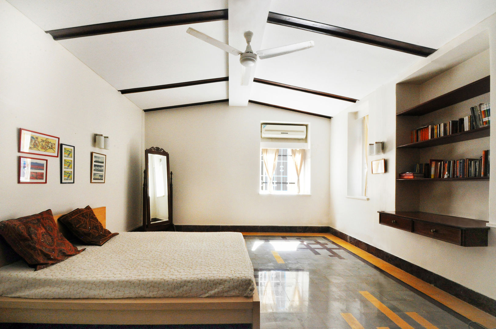 Residence at Carmichael Road, Dhruva Samal & Associates Dhruva Samal & Associates Kamar Tidur Gaya Kolonial