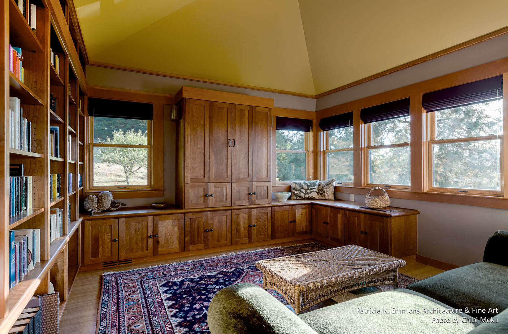 Patricia K Emmons | Rural Oregon Craftsman Home | Yamhill, OR, Chibi Moku Architectural Films Chibi Moku Architectural Films Closets Madeira Efeito de madeira