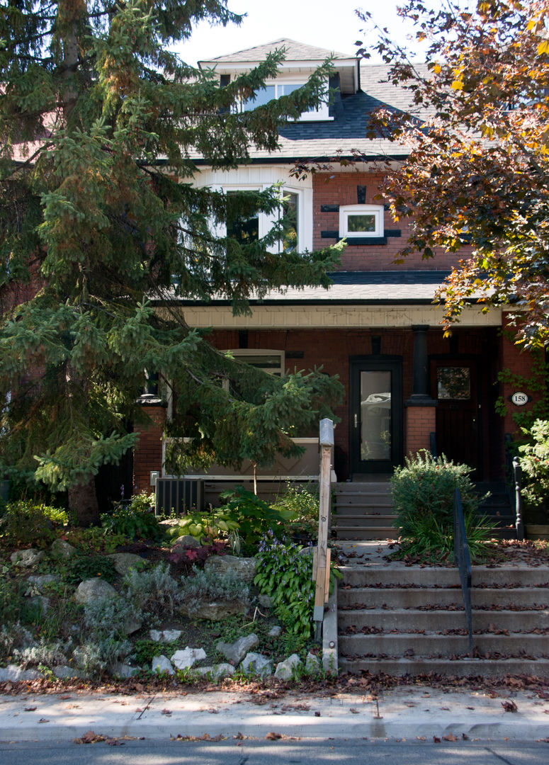 Roncesvalles Accessible House, Solares Architecture Solares Architecture Casas estilo moderno: ideas, arquitectura e imágenes