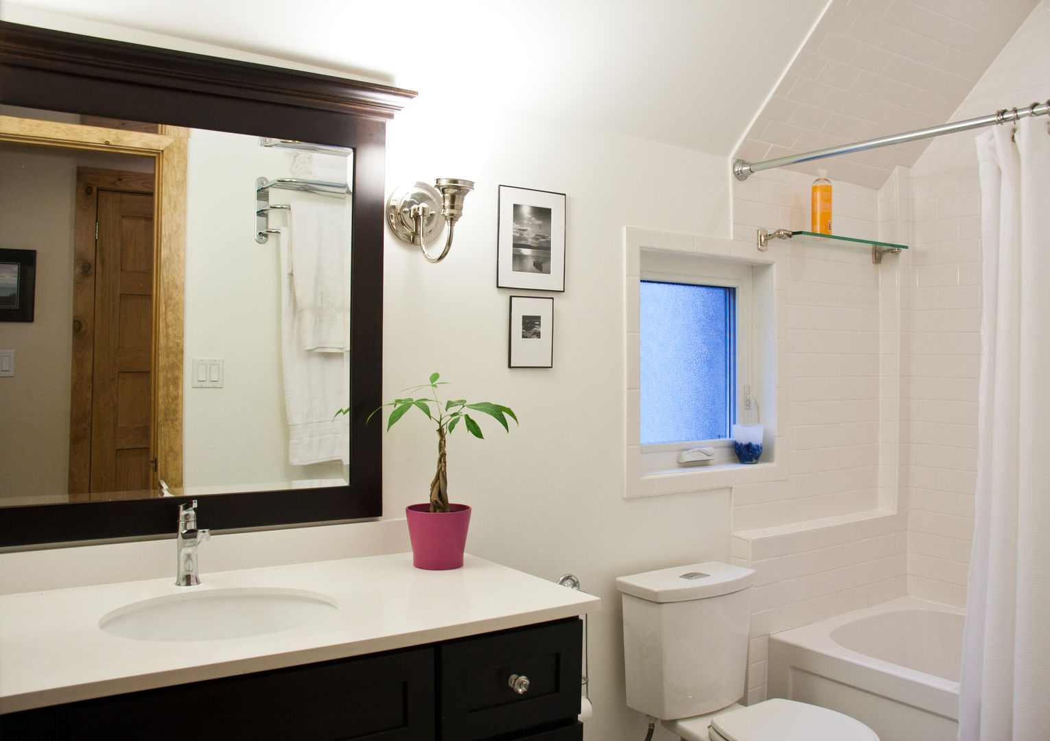 Brock Street Renovation, Solares Architecture Solares Architecture Modern bathroom