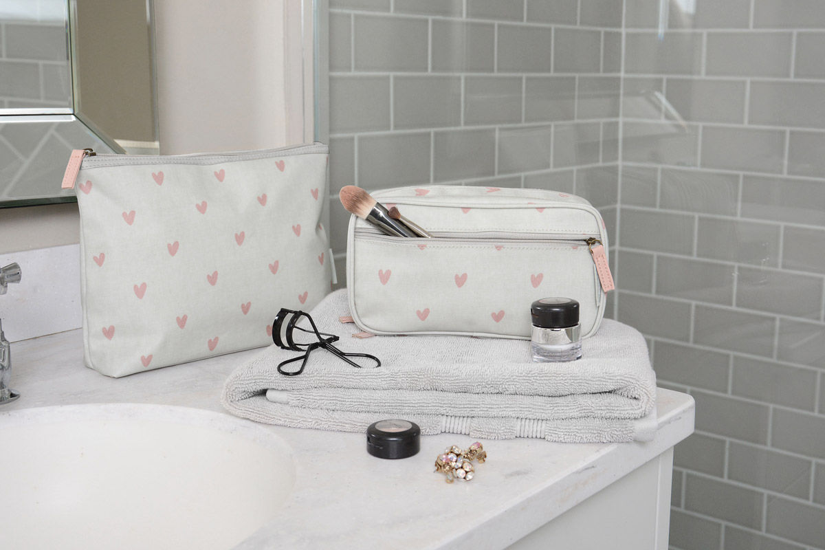 Sophie Allport Hearts Collection Sophie Allport Bathroom ٹیکسٹائل Amber/Gold bathroom,wash,bag,heart,pink,romance,romantic,home,gift,make up,valentine,love,Textiles & accessories