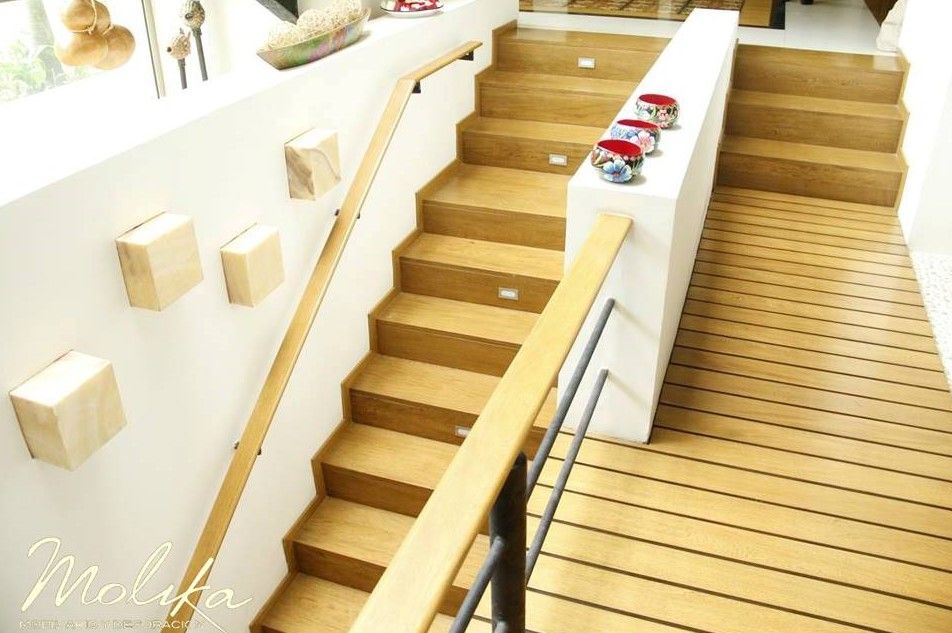 homify Pasillos, vestíbulos y escaleras modernos