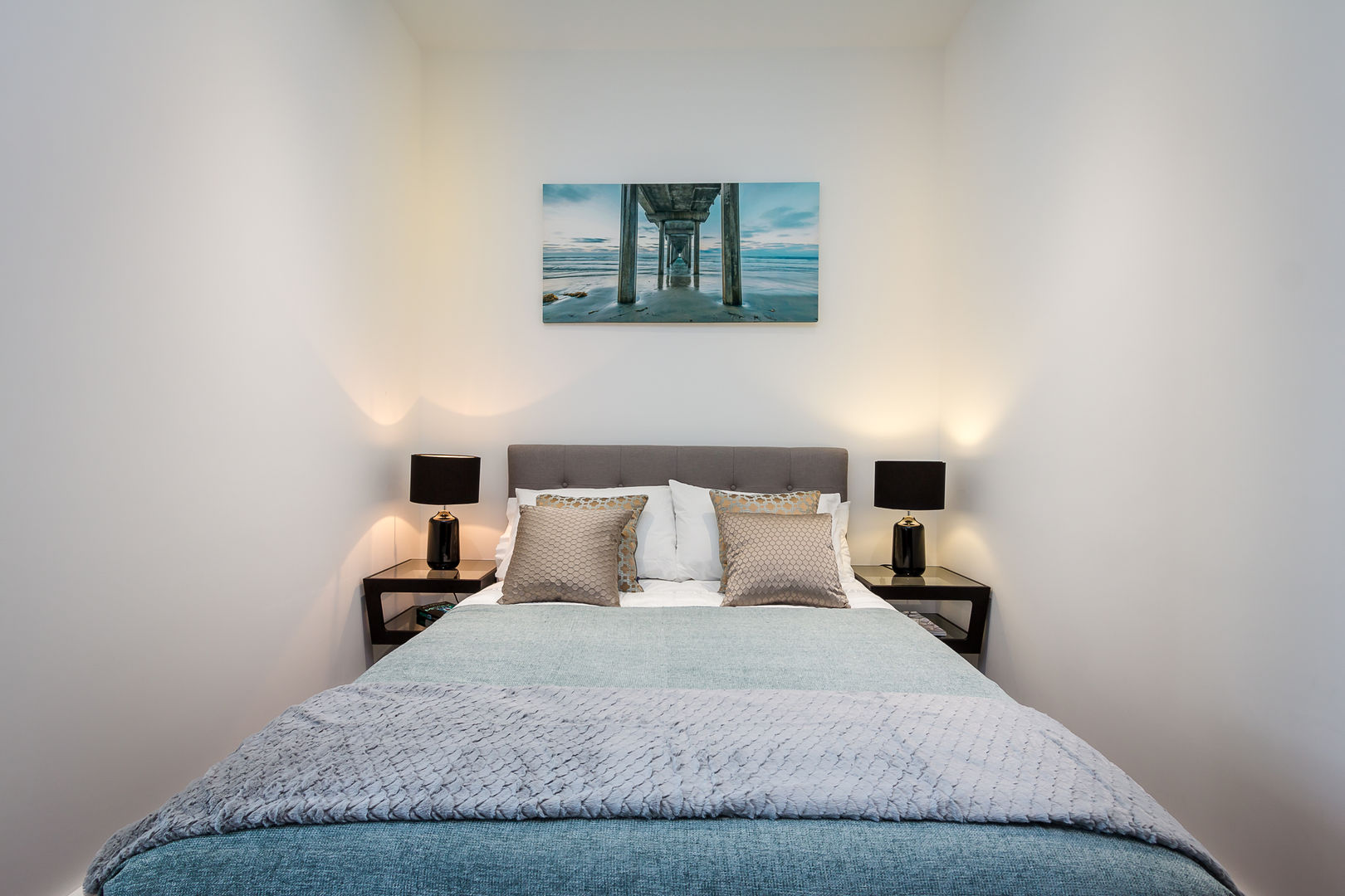 Modern Studio Apartment in London homify Dormitorios de estilo moderno bedroom,bed,modern,studio,apartment