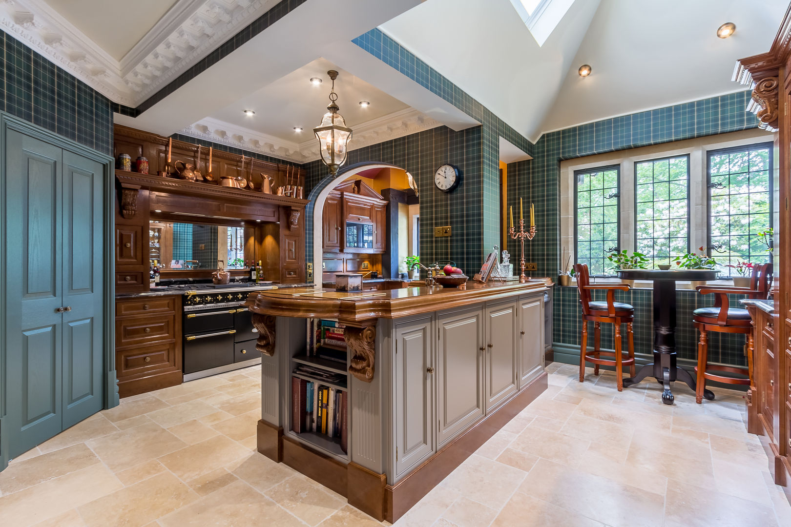 Eclectic Family Kitchen homify Cocinas de estilo ecléctico kitchen,eclectic,unique,bold,brown,wood,dark