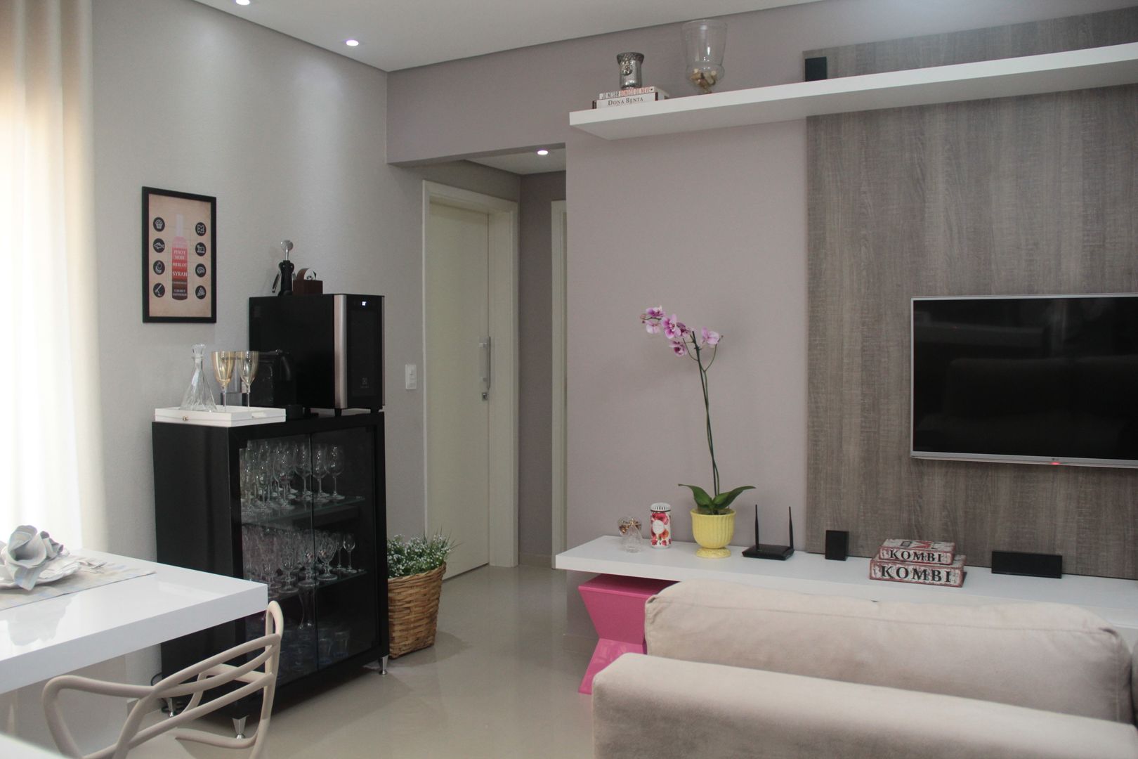 Apartamento Compacto Jovem Casal, Paula Ferro Arquitetura Paula Ferro Arquitetura ห้องนั่งเล่น