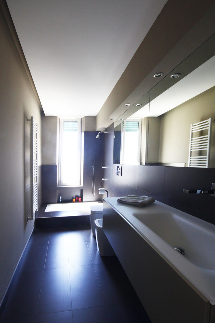 CASA MH, Andrea Orioli Andrea Orioli Phòng tắm phong cách tối giản