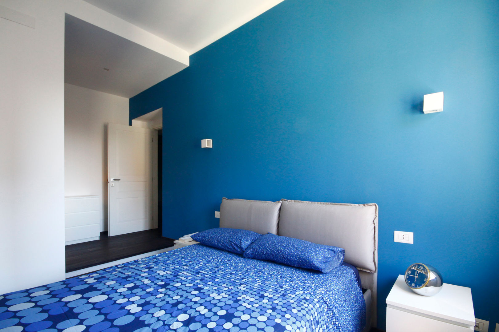 CASA MH, Andrea Orioli Andrea Orioli Minimalist bedroom Blue