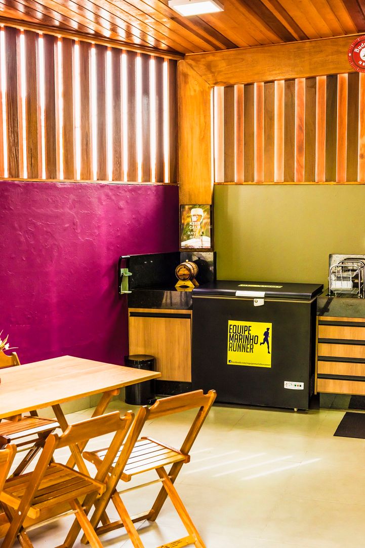 Gourmet com SPA, Bianca Ferreira Arquitetura e Interiores Bianca Ferreira Arquitetura e Interiores Tropical style kitchen Solid Wood Multicolored