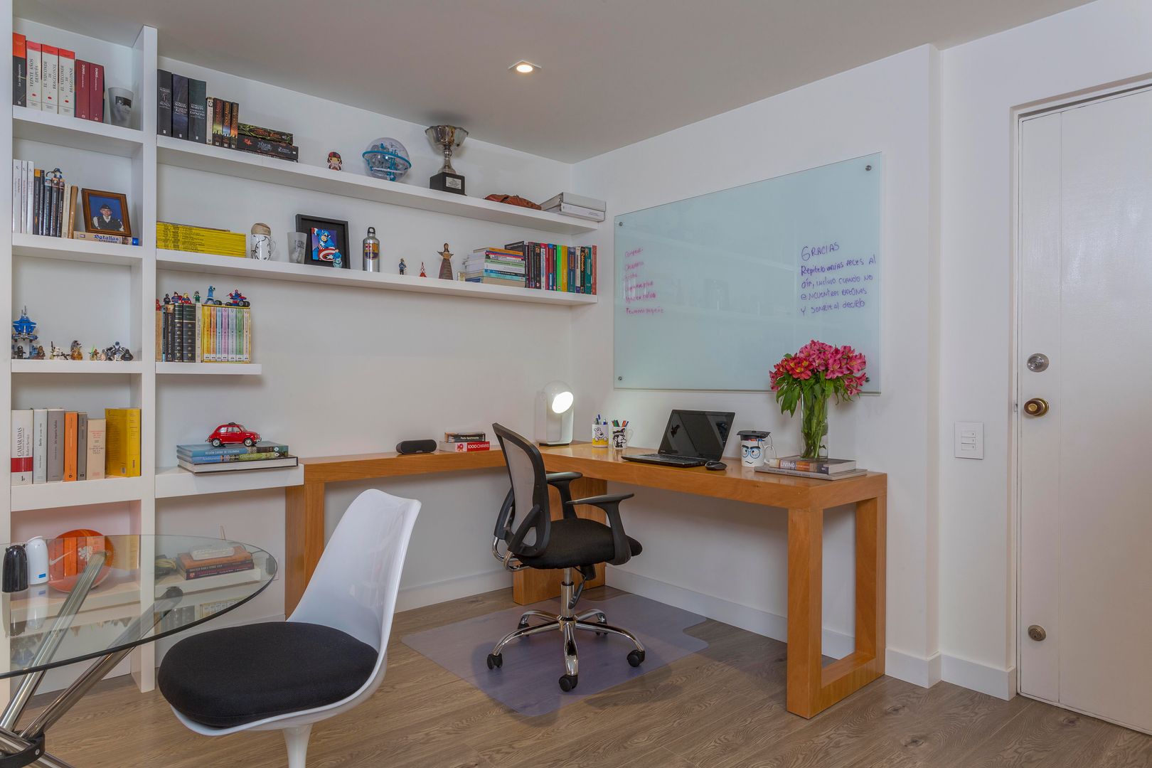 homify Modern study/office