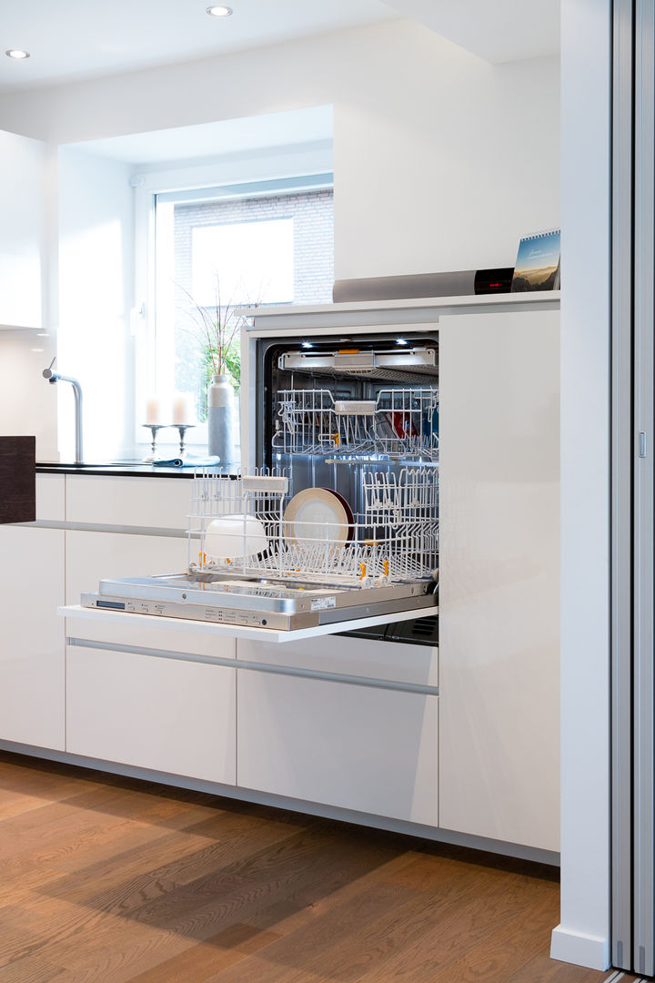 Custom high dishwasher Pamela Kilcoyne - Homify Cocinas modernas