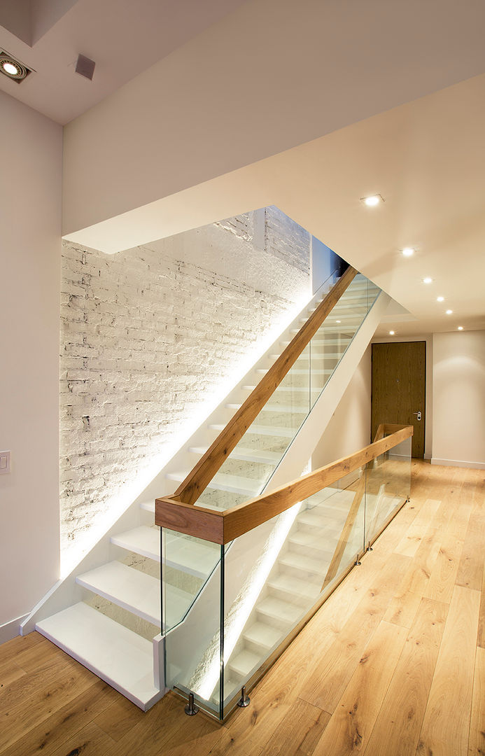 homify Modern Corridor, Hallway and Staircase