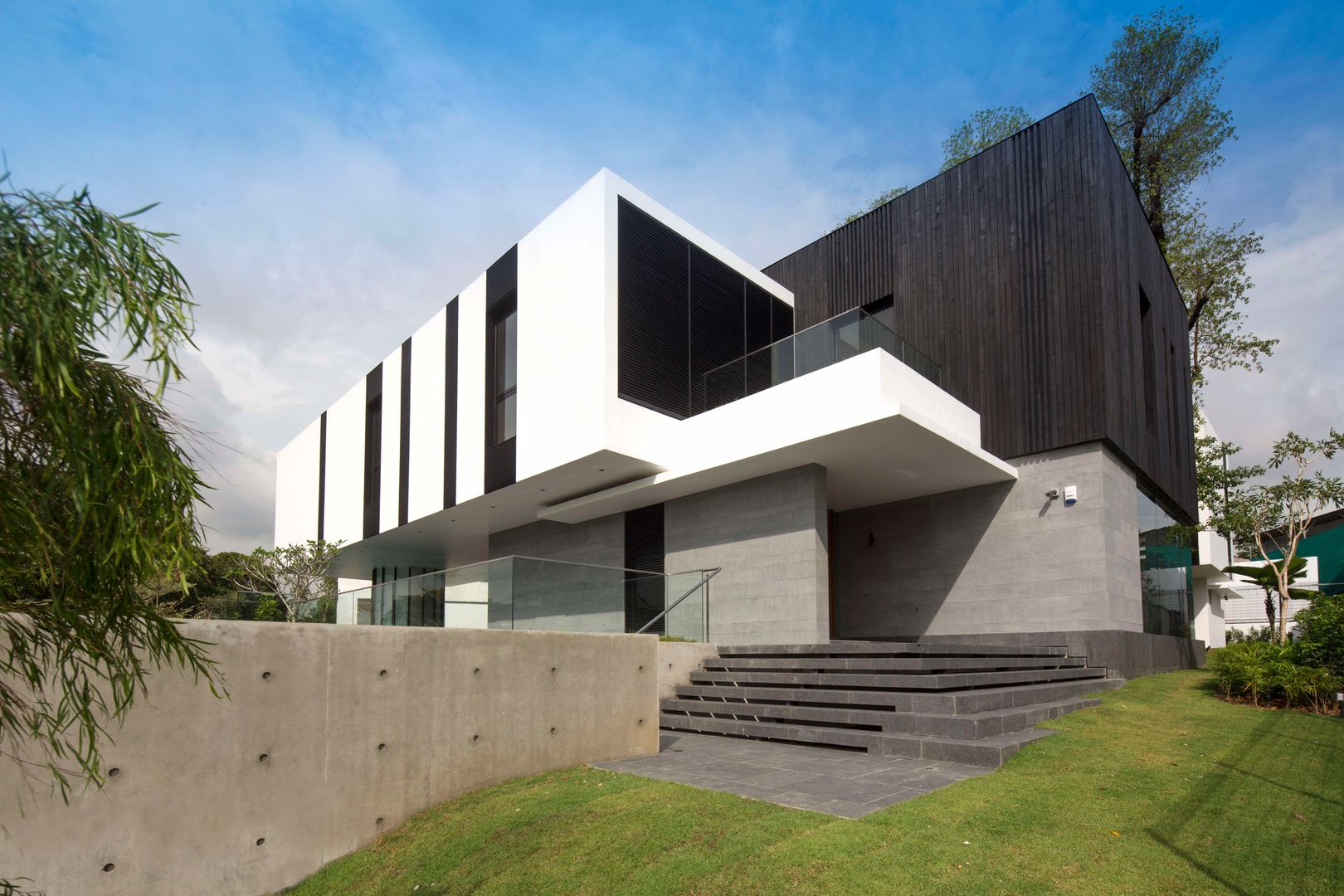 Tembusu House, AR43 Architects Pte Ltd AR43 Architects Pte Ltd Nowoczesne domy