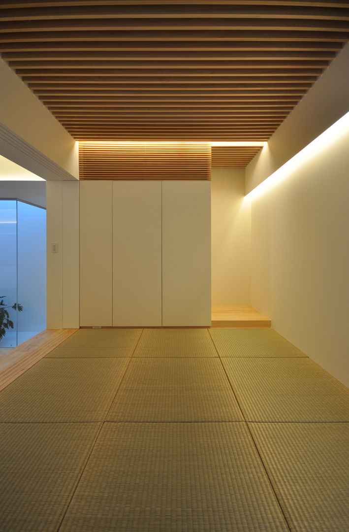 IGW-HOUSE 門一級建築士事務所 モダンデザインの 多目的室