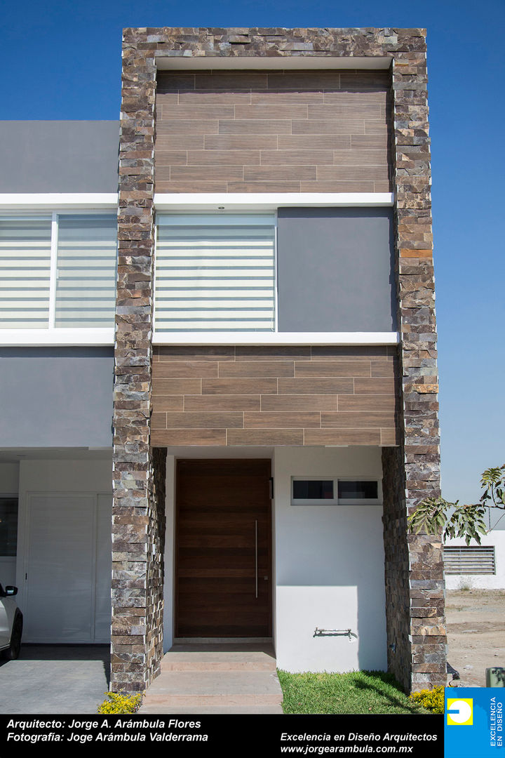 RESIDENCIA GACO, Excelencia en Diseño Excelencia en Diseño Minimalist houses Stone White