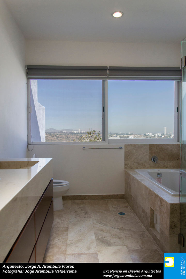 BAÑO Excelencia en Diseño Baños de estilo minimalista Mármol