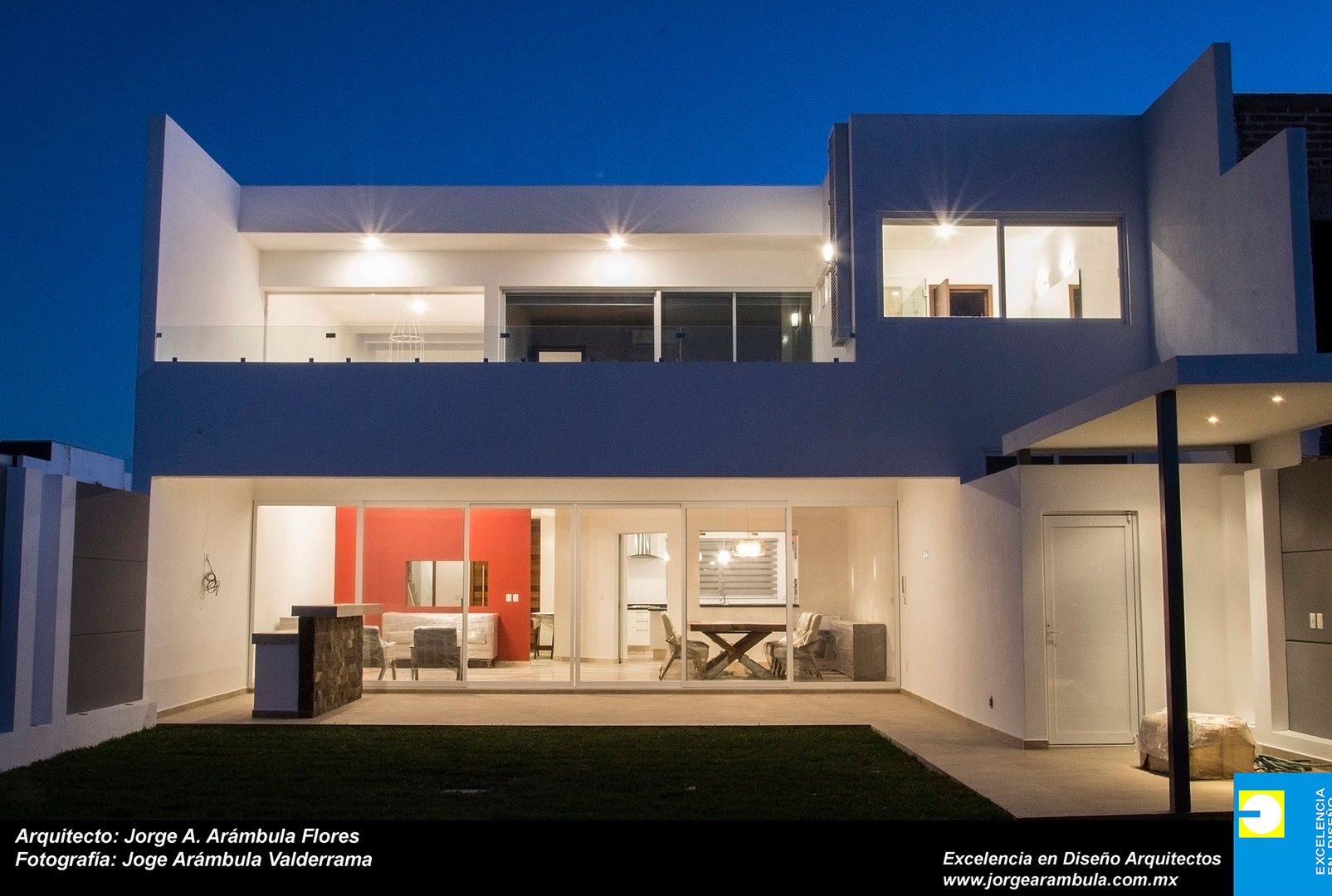 TERRAZA TRASERA Excelencia en Diseño Casas de estilo minimalista Ladrillos