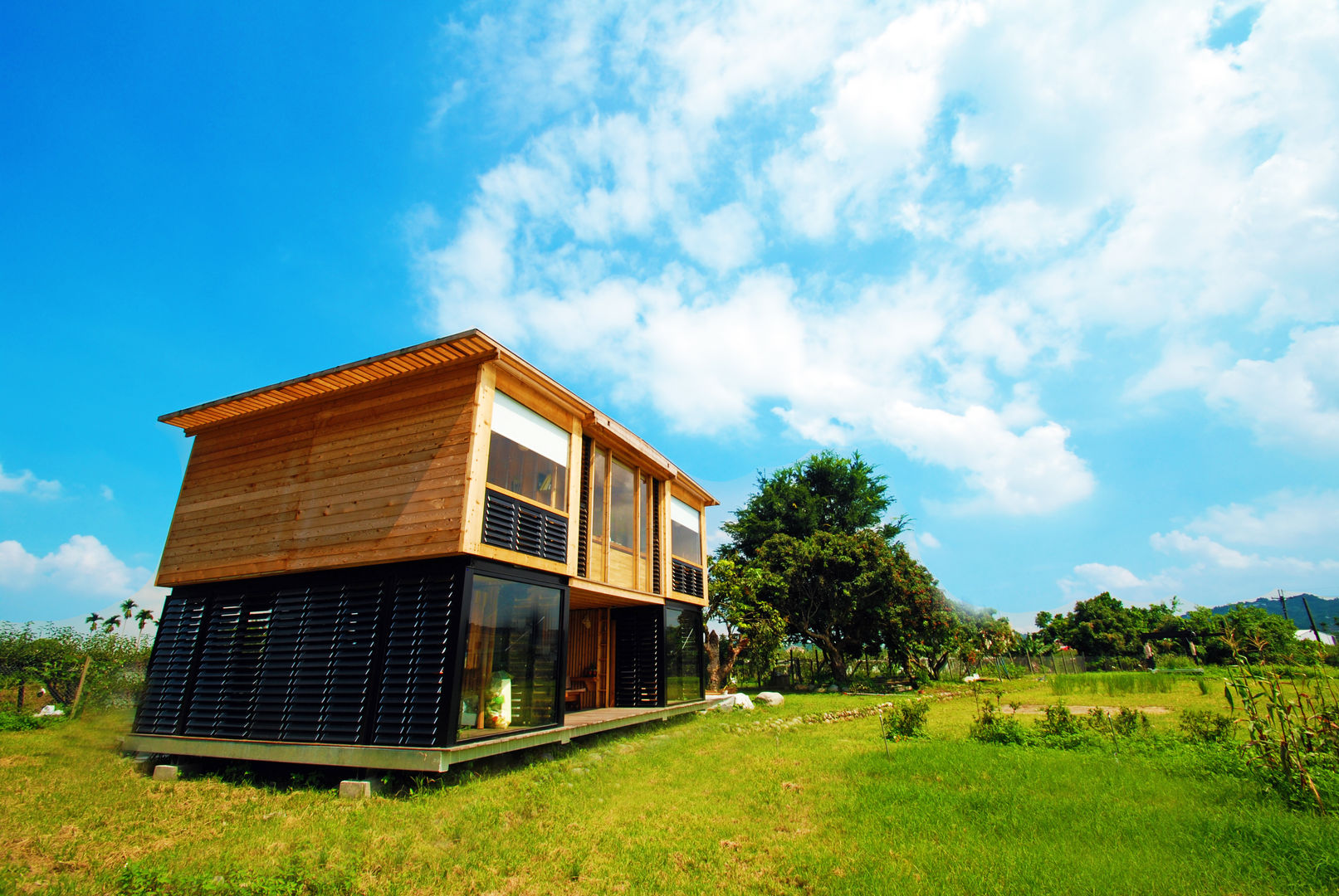 Qfarm FAMWOOD 自然紅屋 Rustic style house