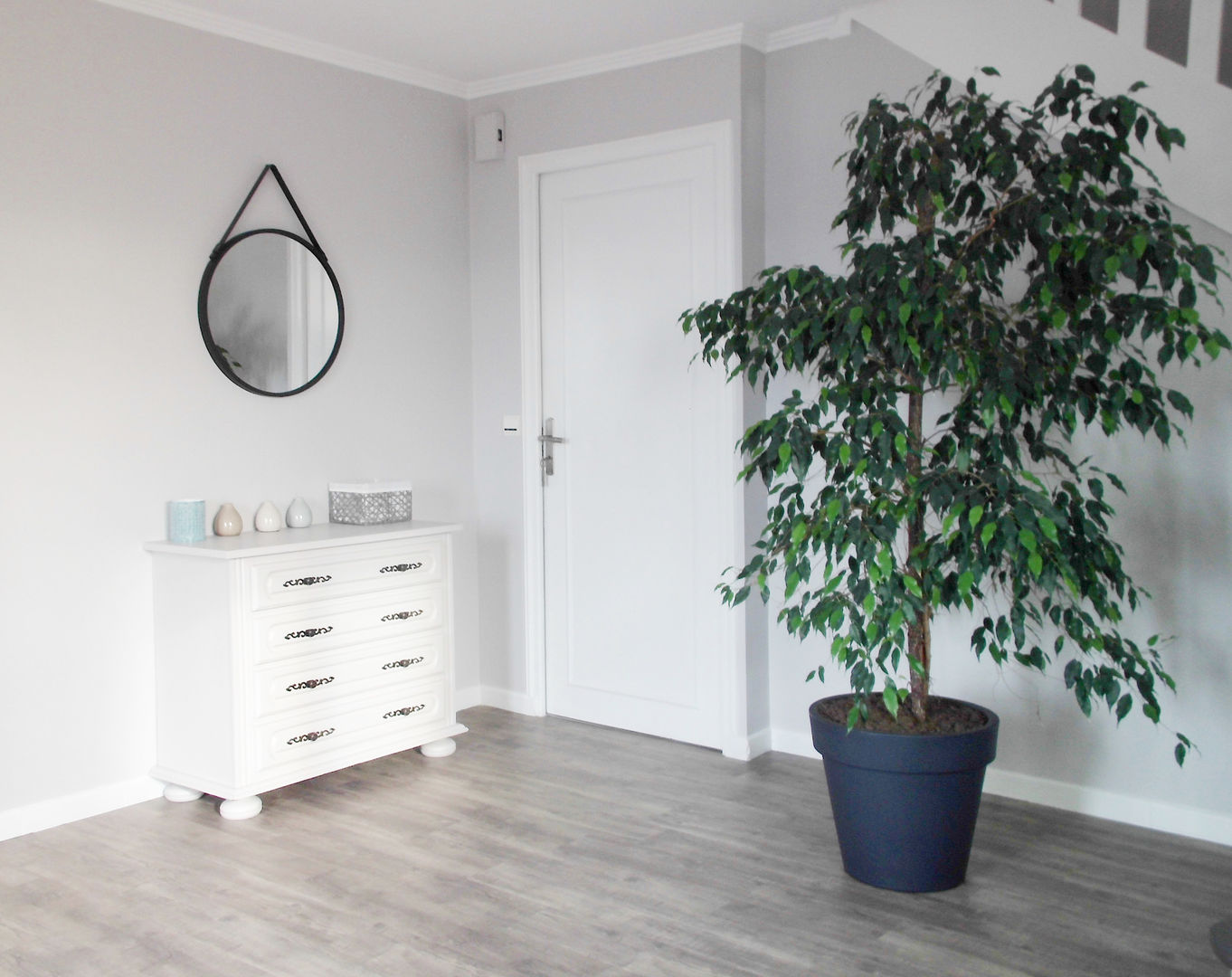 Moderniser votre maison grâce au bois flotté, SAMANTHA DECORATION SAMANTHA DECORATION Modern corridor, hallway & stairs