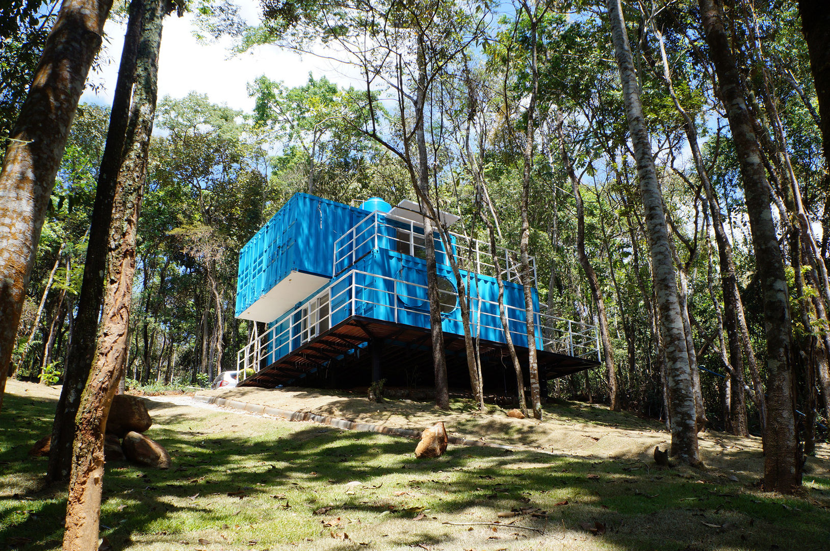 Casa Azul em São Sebastião das Águas Claras | Nova Lima MG, Edificare Containers Transformados Edificare Containers Transformados Moderne Häuser
