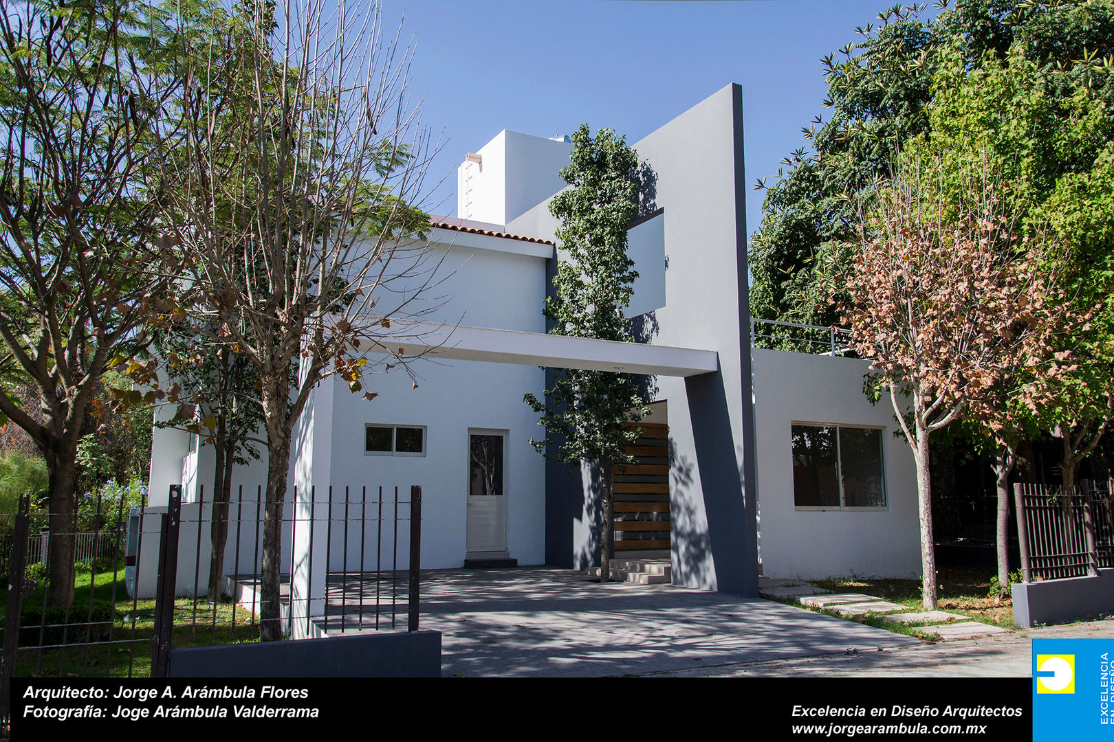 CASA ESPACIO DIONISIACO, Excelencia en Diseño Excelencia en Diseño Casas modernas Tijolo