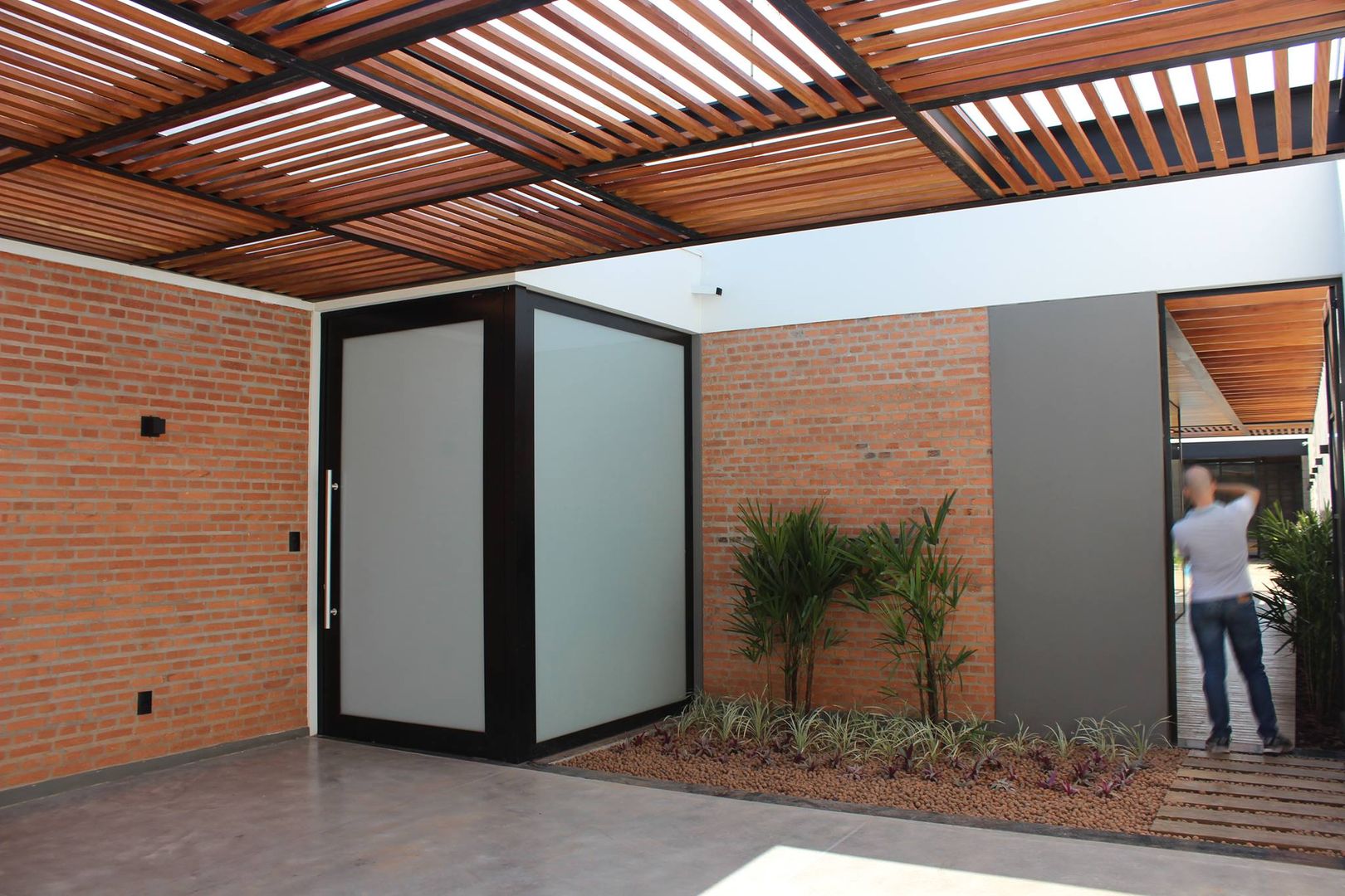 CASA ATS, Cornetta Arquitetura Cornetta Arquitetura Garajes modernos