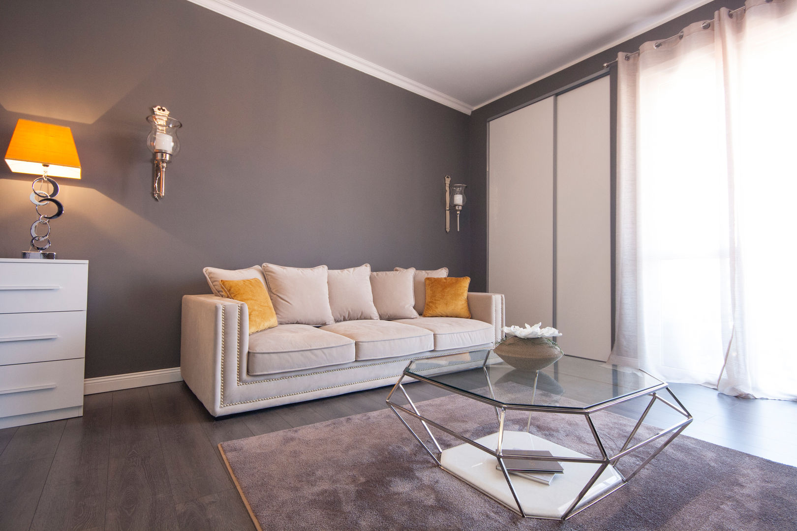 Ristrutturazione appartamento Milano, DemianStagingDesign DemianStagingDesign غرفة المعيشة