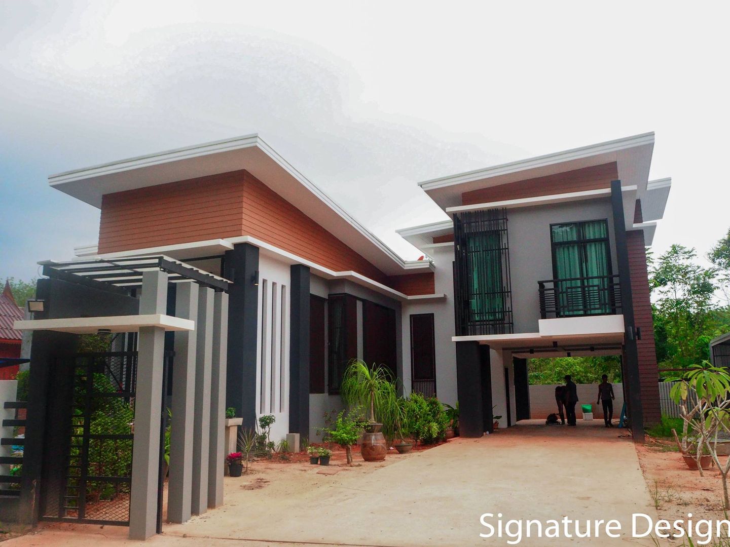 บ้านอาจารย์สุเมธ พนิตมนตรี , SignatureDesign SignatureDesign Eklektyczne domy Beton