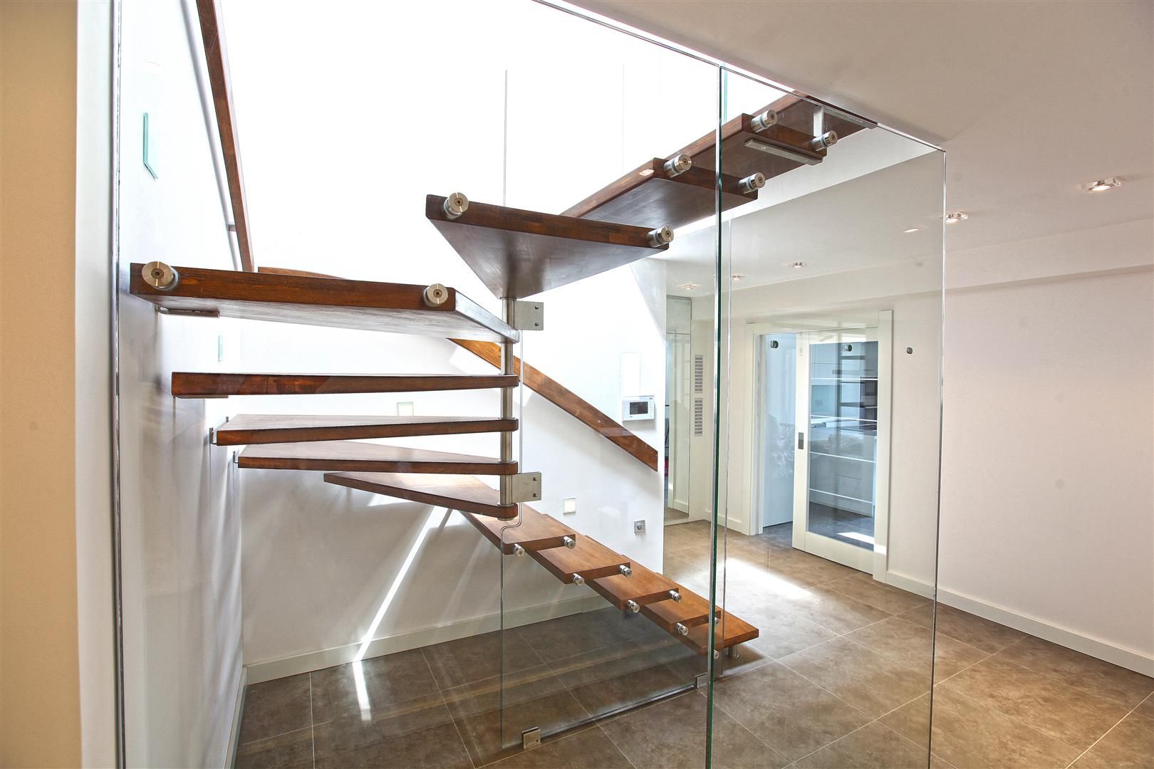 CAM TAŞIYICILI MERDİVEN, MERDİVENEVİ MERDİVENEVİ Stairs Glass Stairs