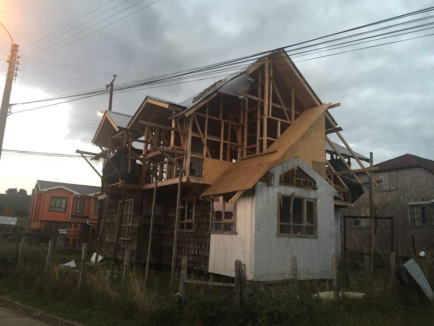 AMPLIACIÓN VIVIENDA UNIFAMILIAR - ACHAO, CHILOE, GerSS Arquitectos GerSS Arquitectos Country style house