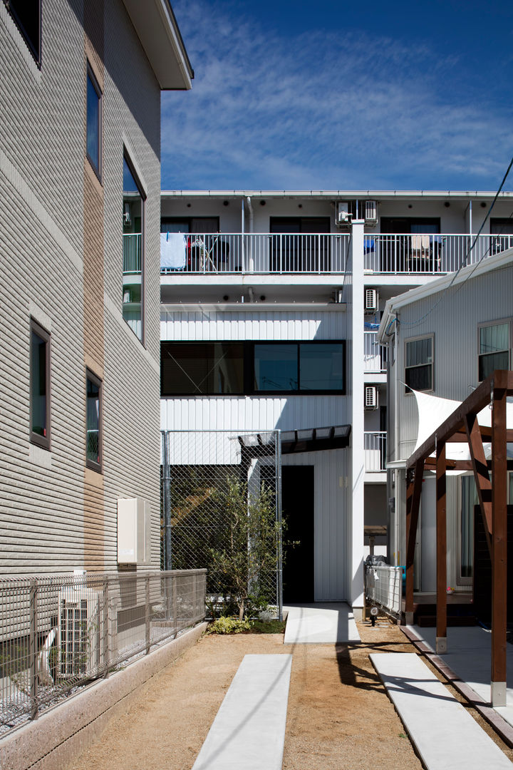 箕面の家, 井上久実設計室 井上久実設計室 Eclectic style houses